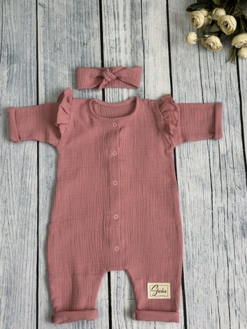 Купить оптом 336-П. Комбинезон с повязкой для девочки из муслина, хлопок 100%, размеры 56,62,68, пудра в Чебоксарах